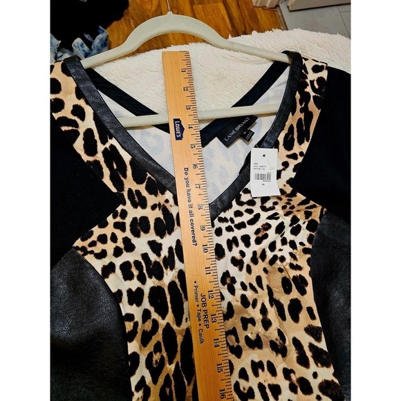 Lane Bryant NWT sz18. Animal prints. Faux leather trim cap sleeve. Shrift dress - Picture 5 of 10